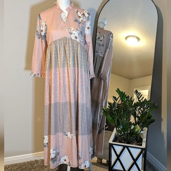 Pink Dainty Maxi Dress - Picture 1 of 8